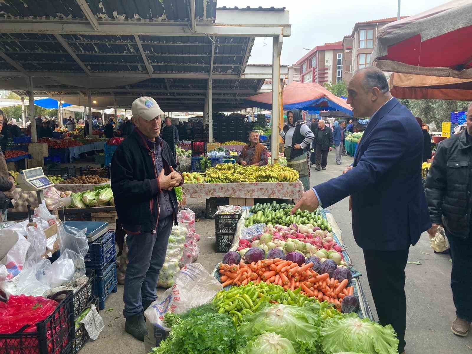 Kaymakam İlhan, pazarda vatandaşlar ve esnafla bir araya geldi