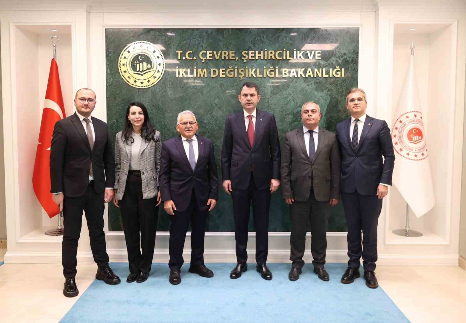 Başkan B&uuml;y&uuml;kkılı&ccedil;&rsquo;tan Bakan Kurum&rsquo;a ziyaret
