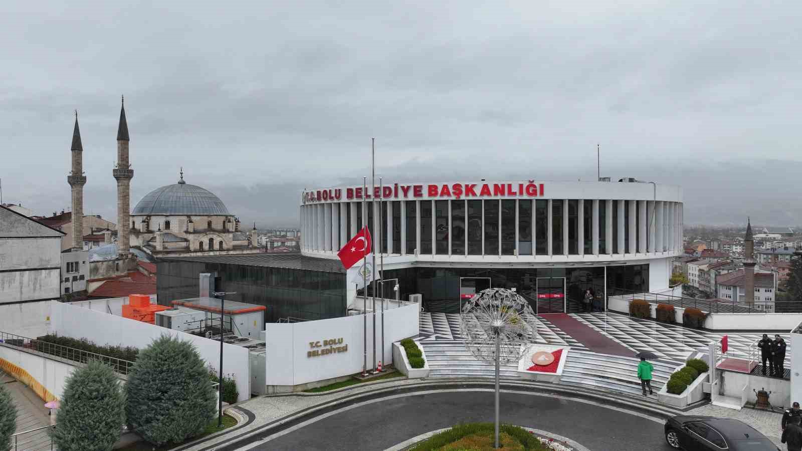 Tanju Özcan: "Bolu’da 3 gün boyunca tüm eğlence etkinlikleri iptal edildi"