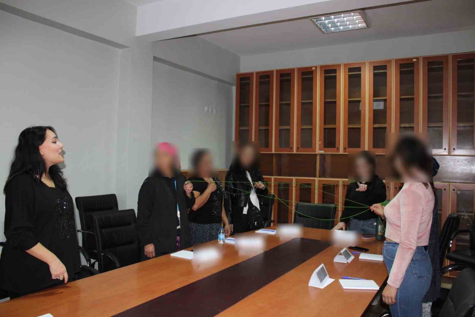 Y&uuml;k&uuml;ml&uuml;lere aile eğitimi verildi
