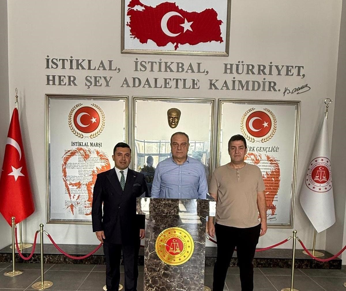 Bağcı, Anamur Adalet Sarayında incelemelerde bulundu