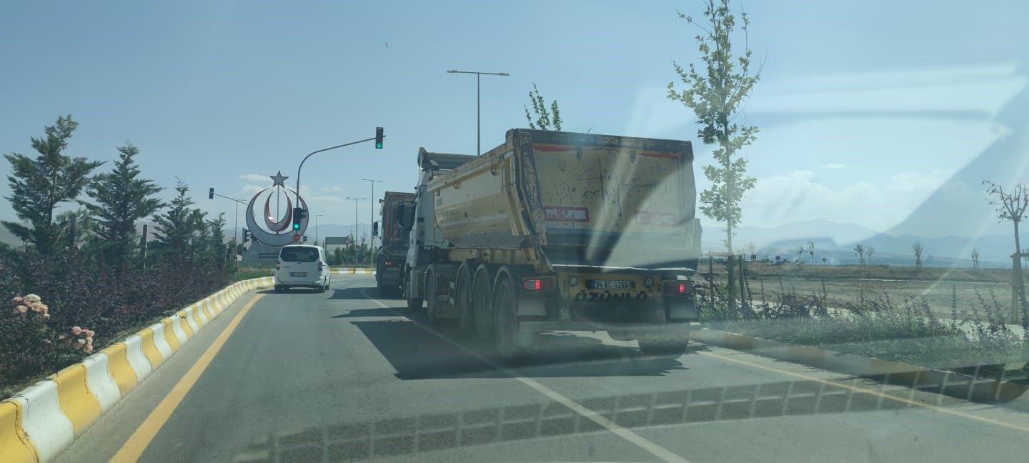 Van’da sahil yolu çökme tehlikesiyle karşı karşıya