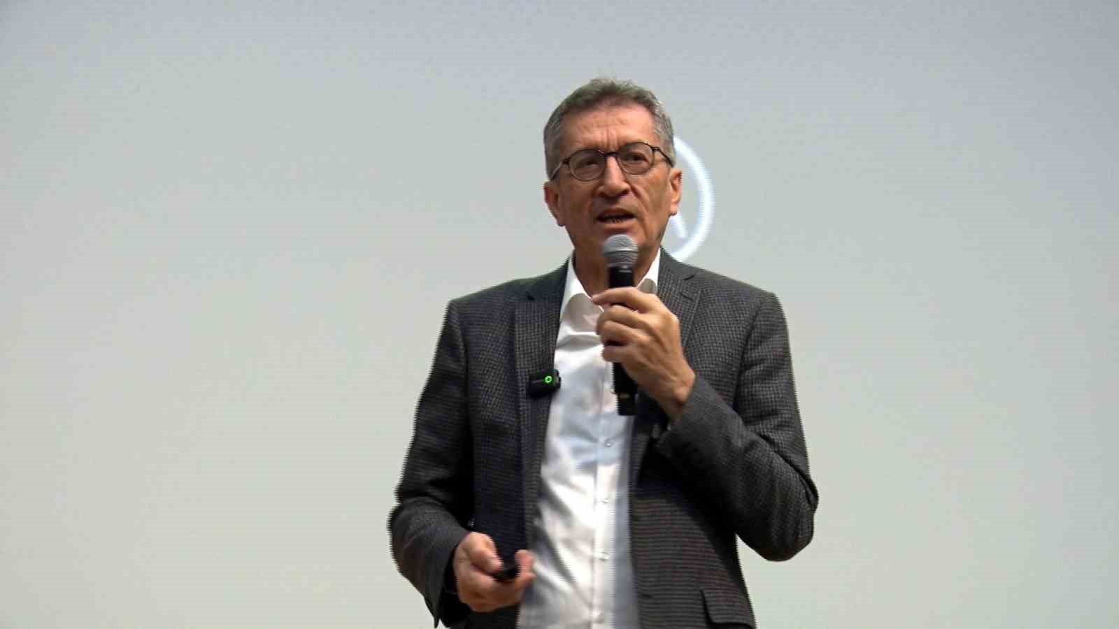 Önceki dönem Milli Eğitim Bakanı Selçuk: "Dünya, eğitim bilimleri ve diğer bilimler açısından çok farklı bir dönemden geçiyor"