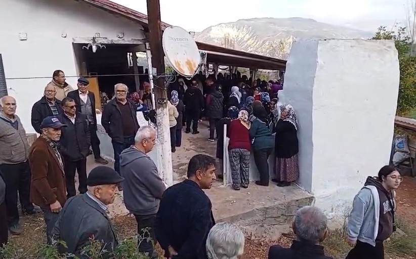 İstanbul’da otel odasında öldürülen Melisa, memleketi Tokat’ta toprağa verildi