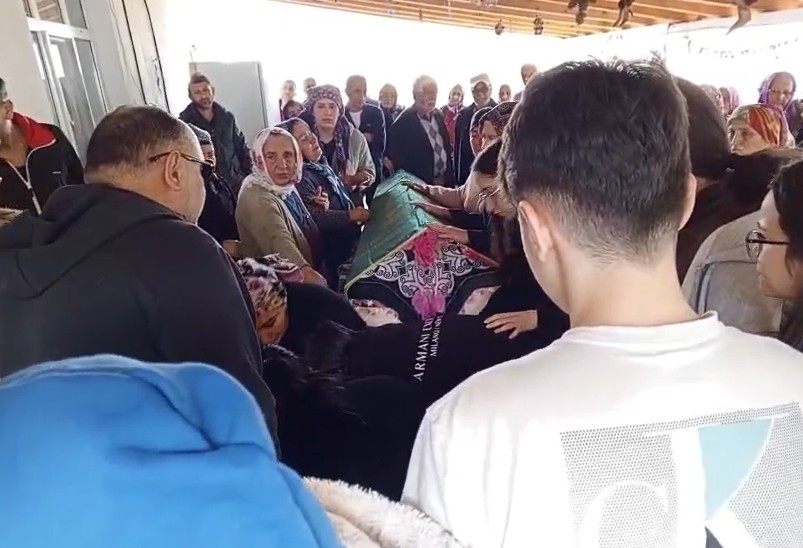 İstanbul’da otel odasında öldürülen Melisa, memleketi Tokat’ta toprağa verildi