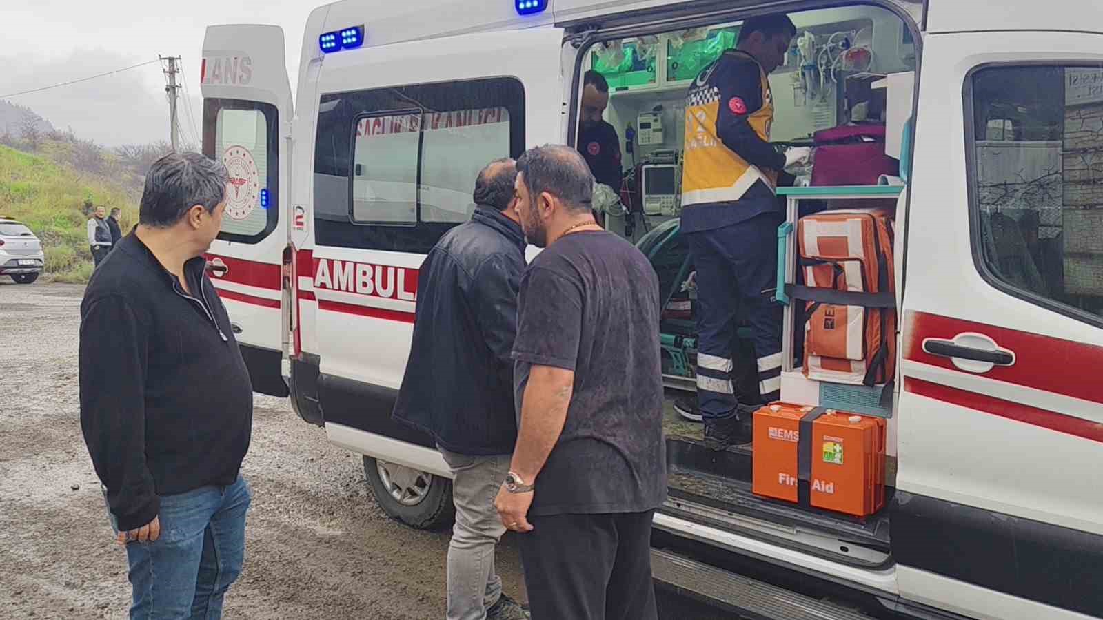 Beton mikseri otomobille çarpıştı: 1’i çocuk 5 kişi yaralandı