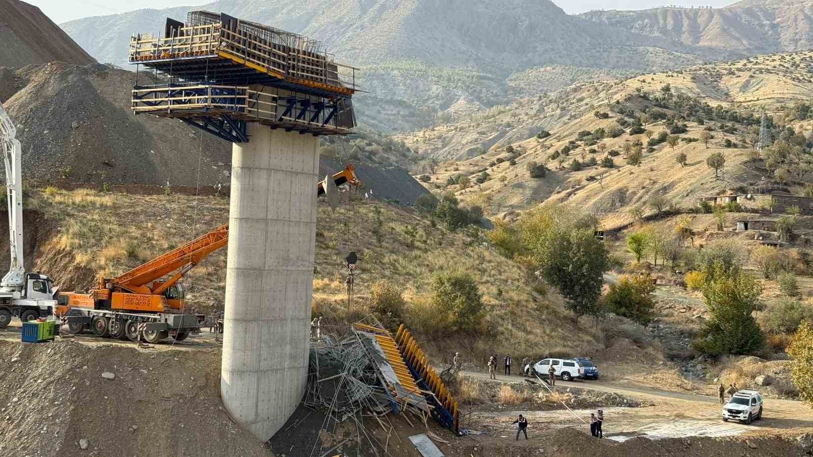 Diyarbakır&rsquo;da 4 kişinin &ouml;ld&uuml;ğ&uuml; viyad&uuml;k inşaatı olayına ilişkin g&ouml;zaltı sayısı 4&rsquo;e y&uuml;kseldi
