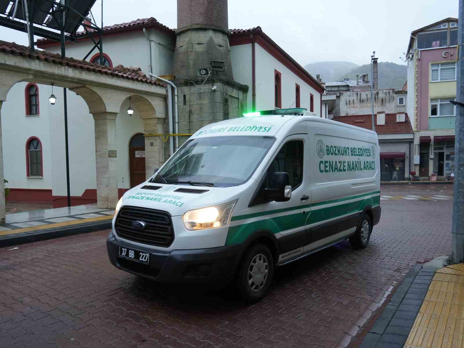 Dere yatağında cenazelerine ulaşılan anne ve oğlunun cenazesi ilçeye getirildi