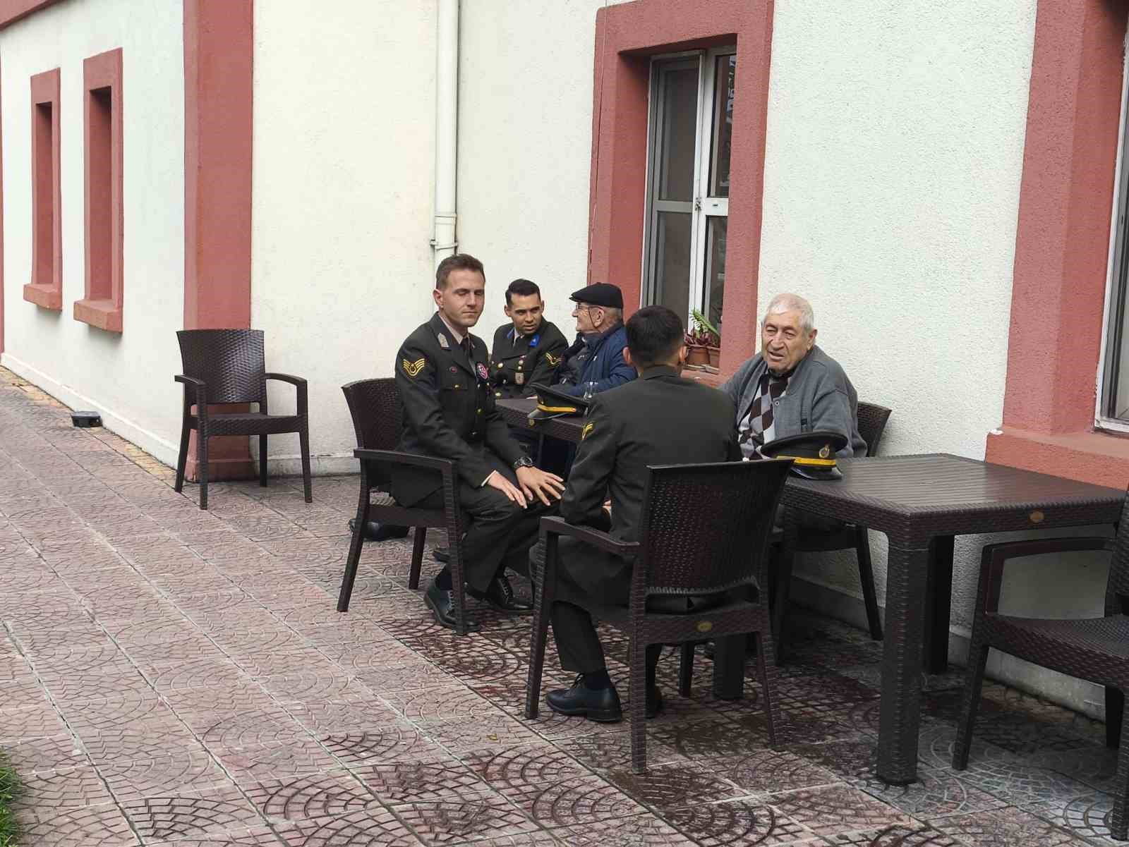 55. Tugay Komutanlığı’ndan Kırklareli Huzurevi’ne anlamlı ziyaret