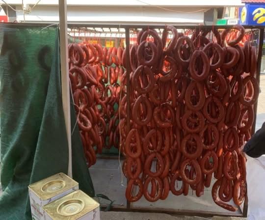 Ağrı’da etiketsiz ürünlere geçit yok: 415 kilo sucuk ele geçirildi