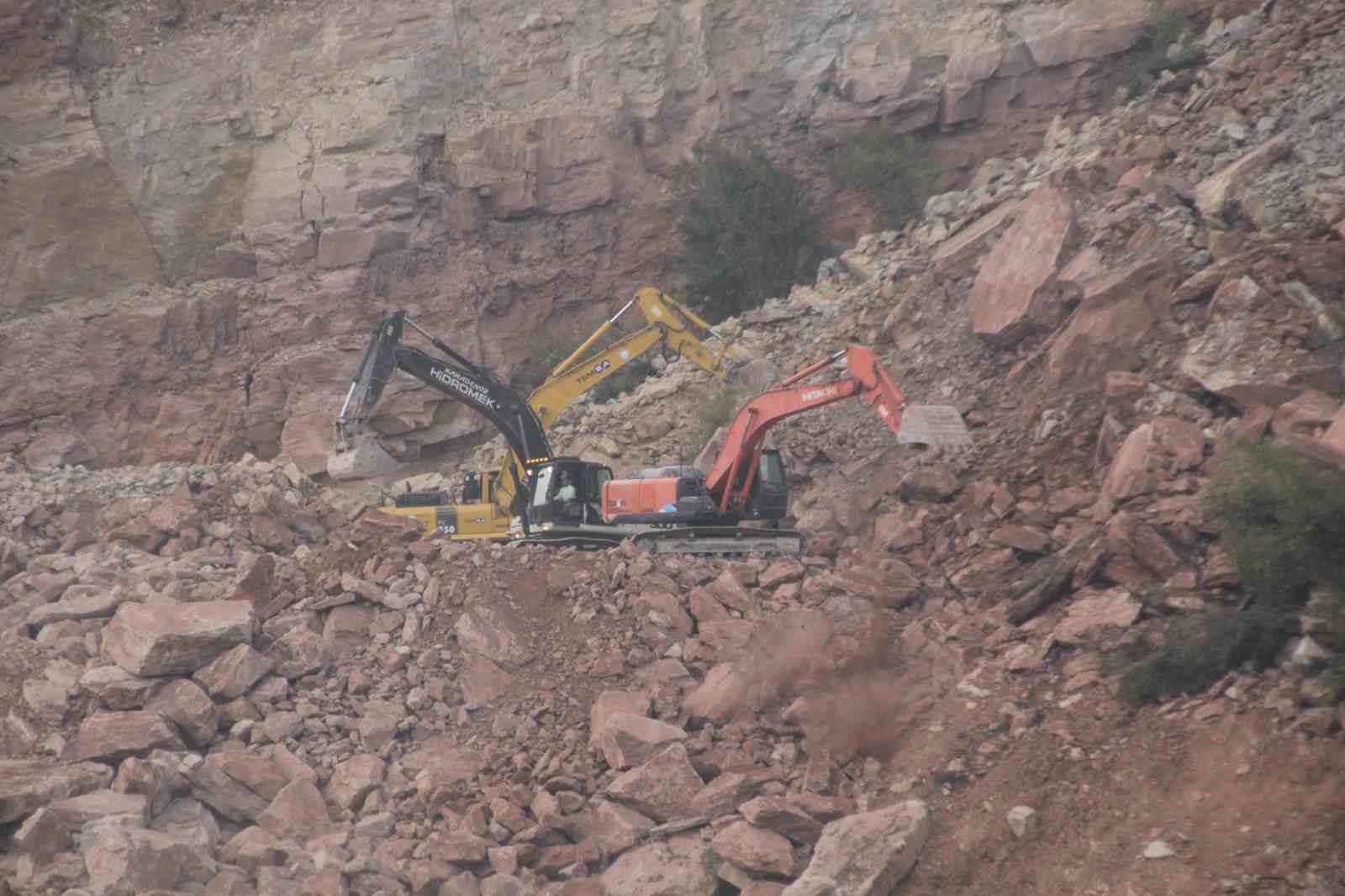 Ordu’da göçük altında kalan kamyon şoförünün cenazesine ulaşıldı