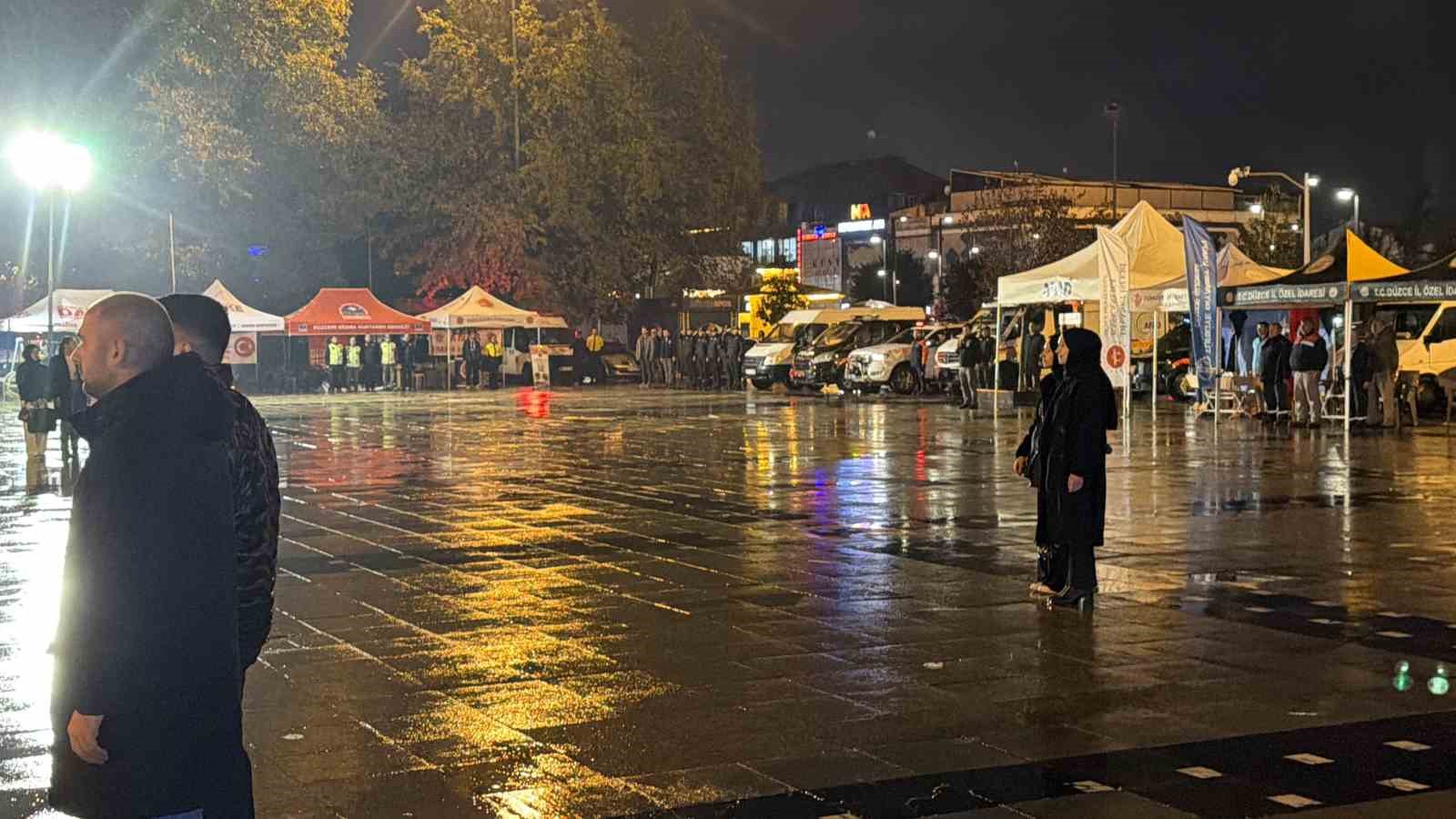 Düzceliler 26 yıl önceki depremde hayatını kaybedenleri andı
