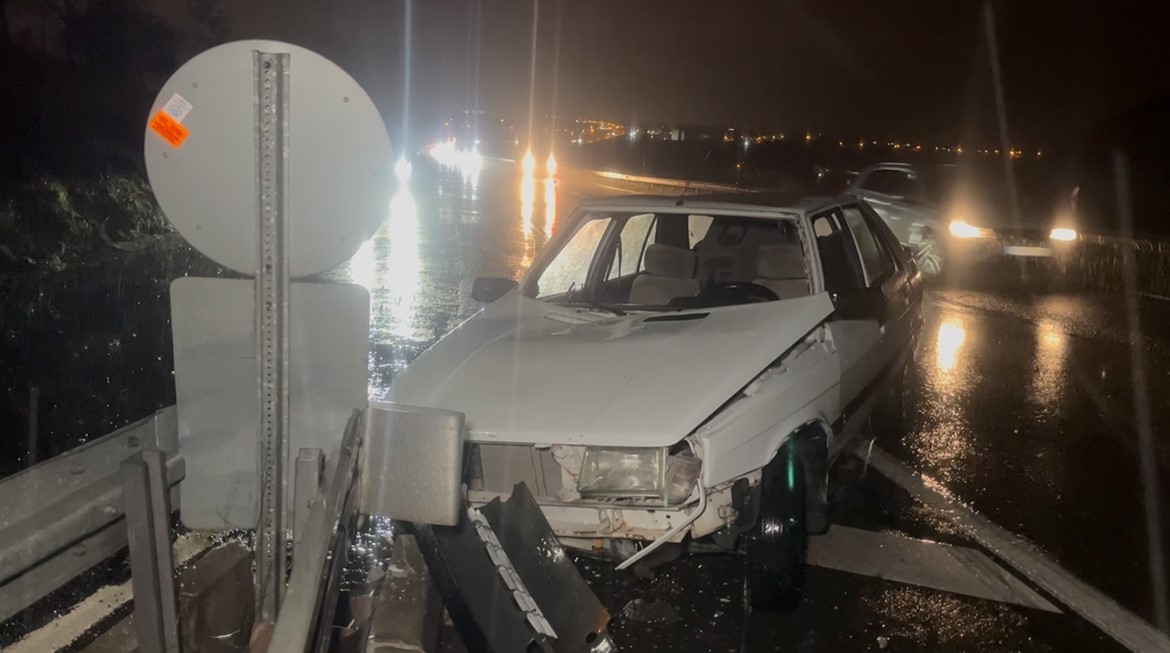 Hurdaya dönen otomobilden yara almadan çıktı, "Emniyet kemeri takmasam camdan çıkardım" dedi