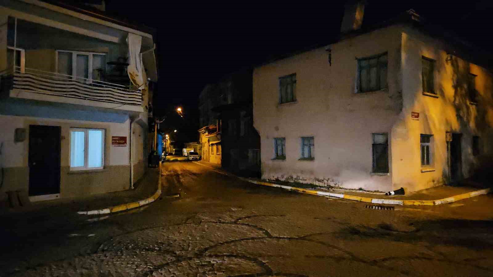 Sındırgı peş peşe depremlerle sarsıldı