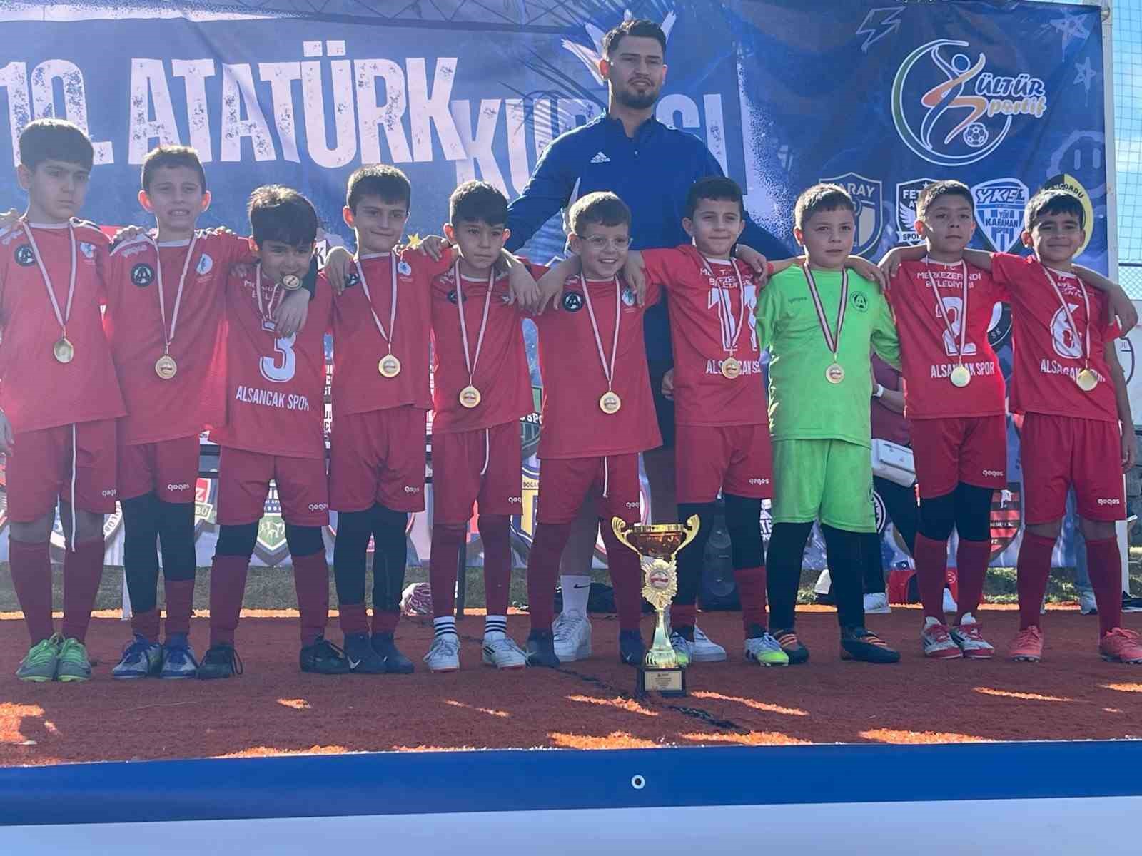 Fenerbahçe’yi eleyen Denizlili gençler dikkat çekti
