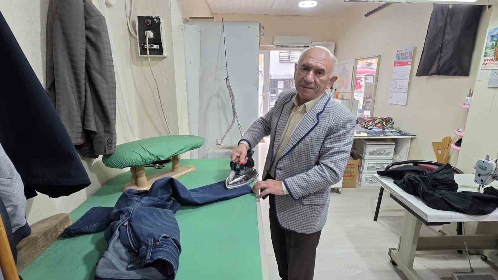 K&uuml;tahya&rsquo;da 52 yıllık terzi Himmet Kalkan: "Sanat artık bitmek &uuml;zere"
