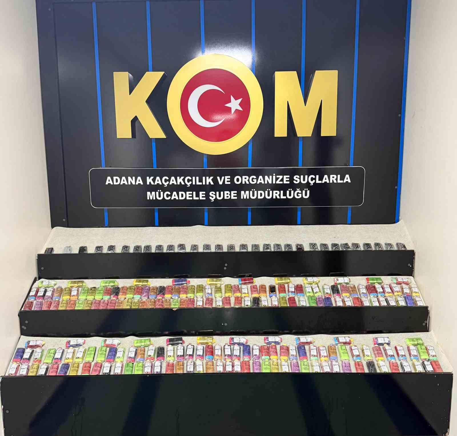 Adana’da 3 milyon TL değerinde kaçakçılık operasyonu: Telefonlar, sigaralar ele geçirildi