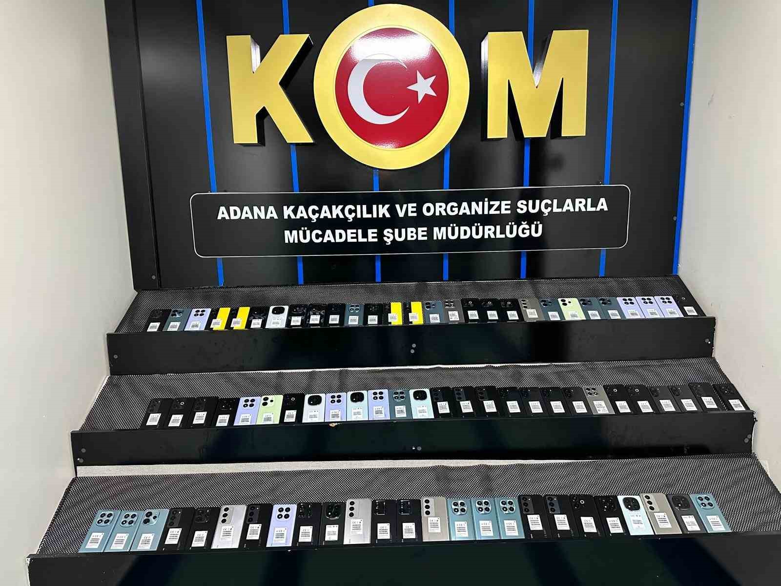 Adana&rsquo;da 3 milyon TL değerinde ka&ccedil;ak&ccedil;ılık operasyonu: Telefonlar, sigaralar ele ge&ccedil;irildi
