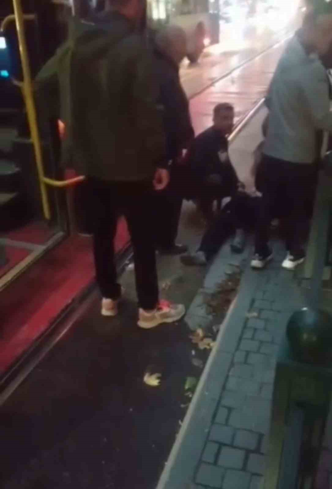 Minibüsün çarptığı 9 yaşındaki çocuk yaralandı