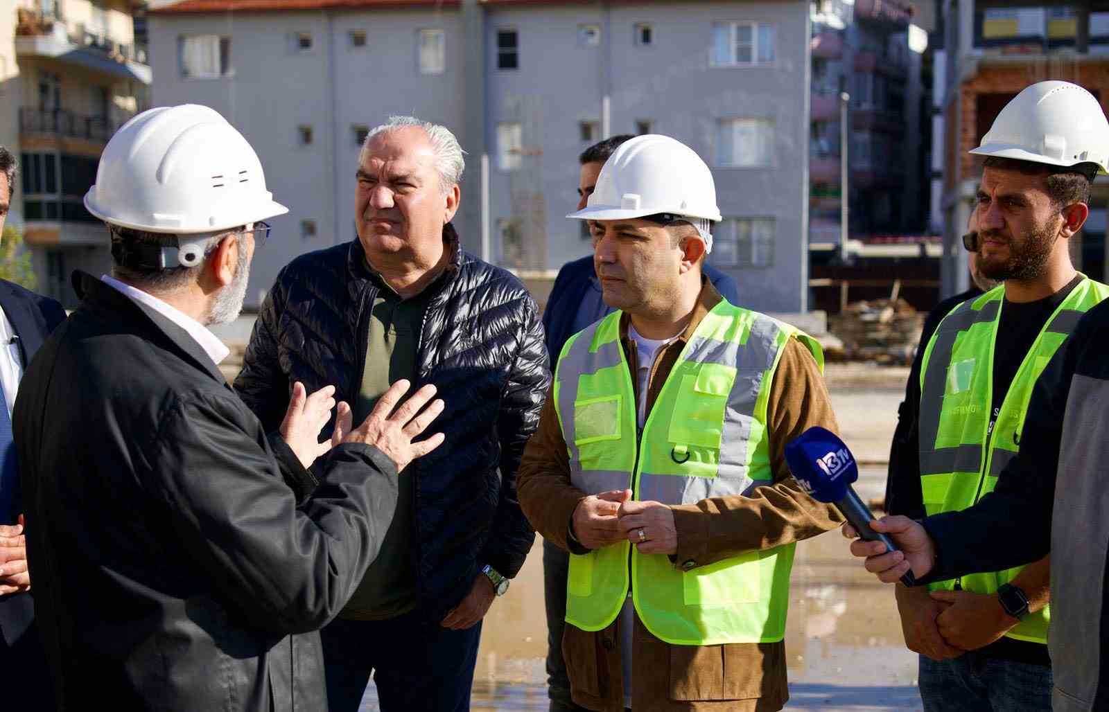 Kuşadası Yaşam, Kültür ve Spor Merkezi’nin yapımı sürüyor