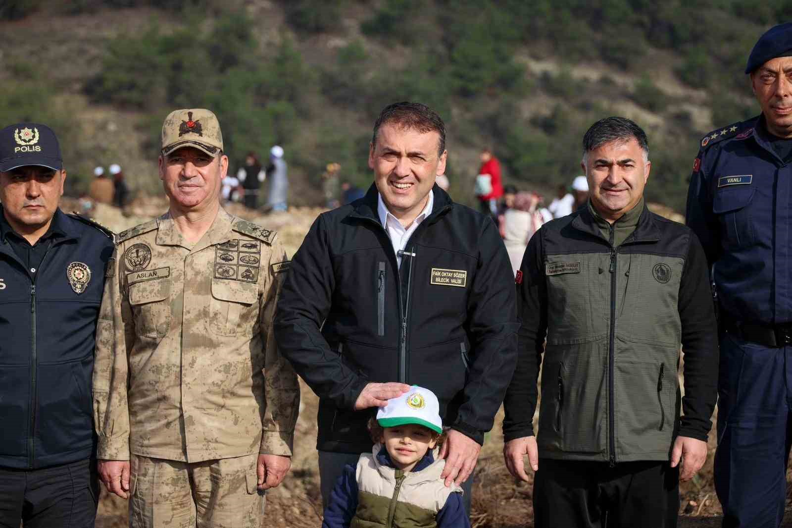 Orman yangınlarından etkilenen b&ouml;lgede 5 bin fidanı toprakla buluşturuldu
