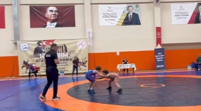 Köyceğizli güreşçi kızlar madalyaları topladı