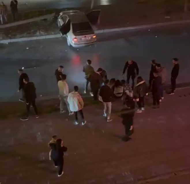 Kontrolünden çıkan otomobil direğe çarptı: 4 yaralı