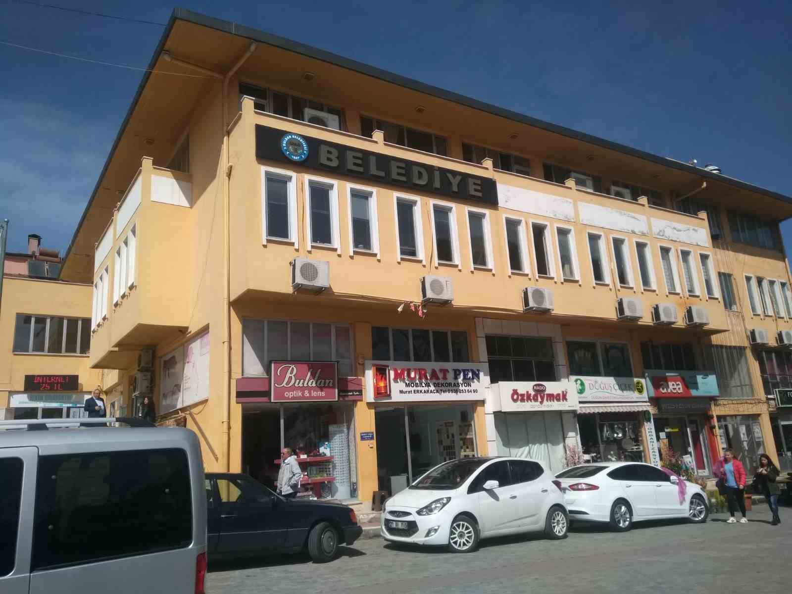 Buldan’da 31 milyonluk kamu zararına neden olan eski başkan, encümen üyeleri ve personele soruşturma izni