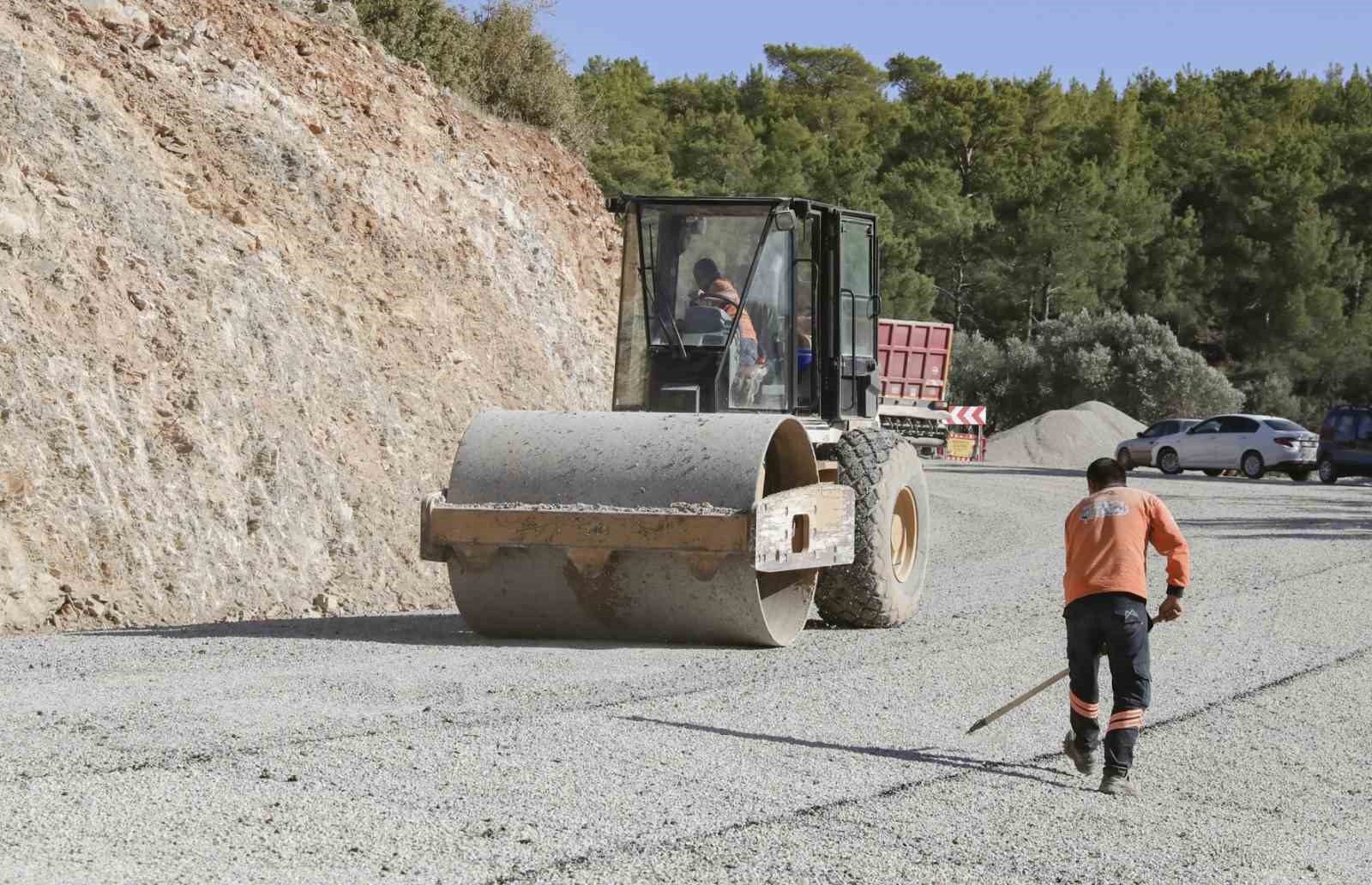 Gülnar’da 5 mahalleyi birbirine bağlayan yol yenilendi