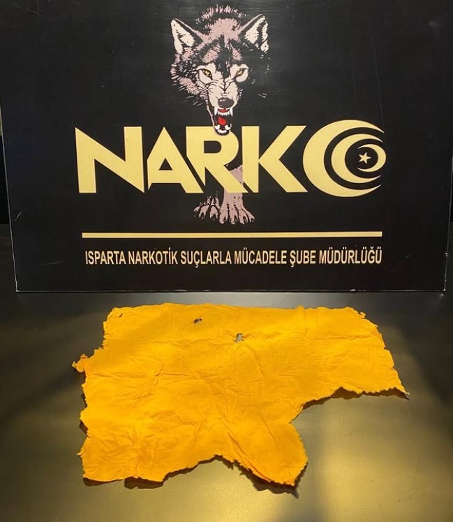 Isparta’da 3 bin 351 adet kâğıda emdirilmiş uyuşturucu ele geçirildi