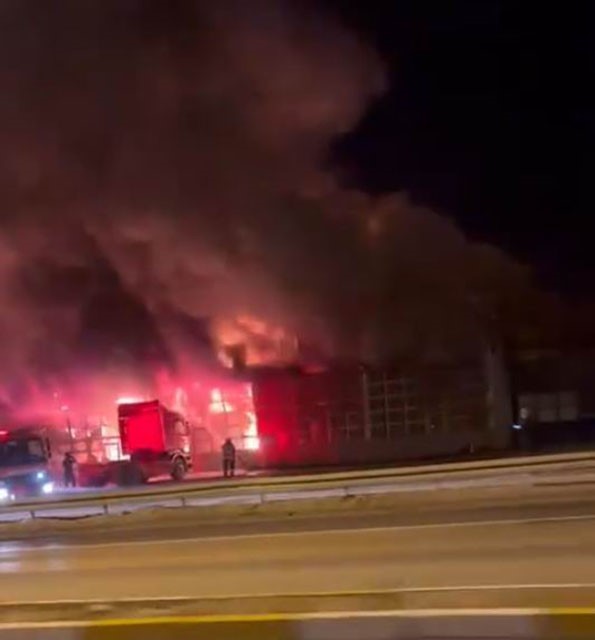 Sanayi sitesinde çıkan yangında 9 iş yeri kullanılamaz hale geldi