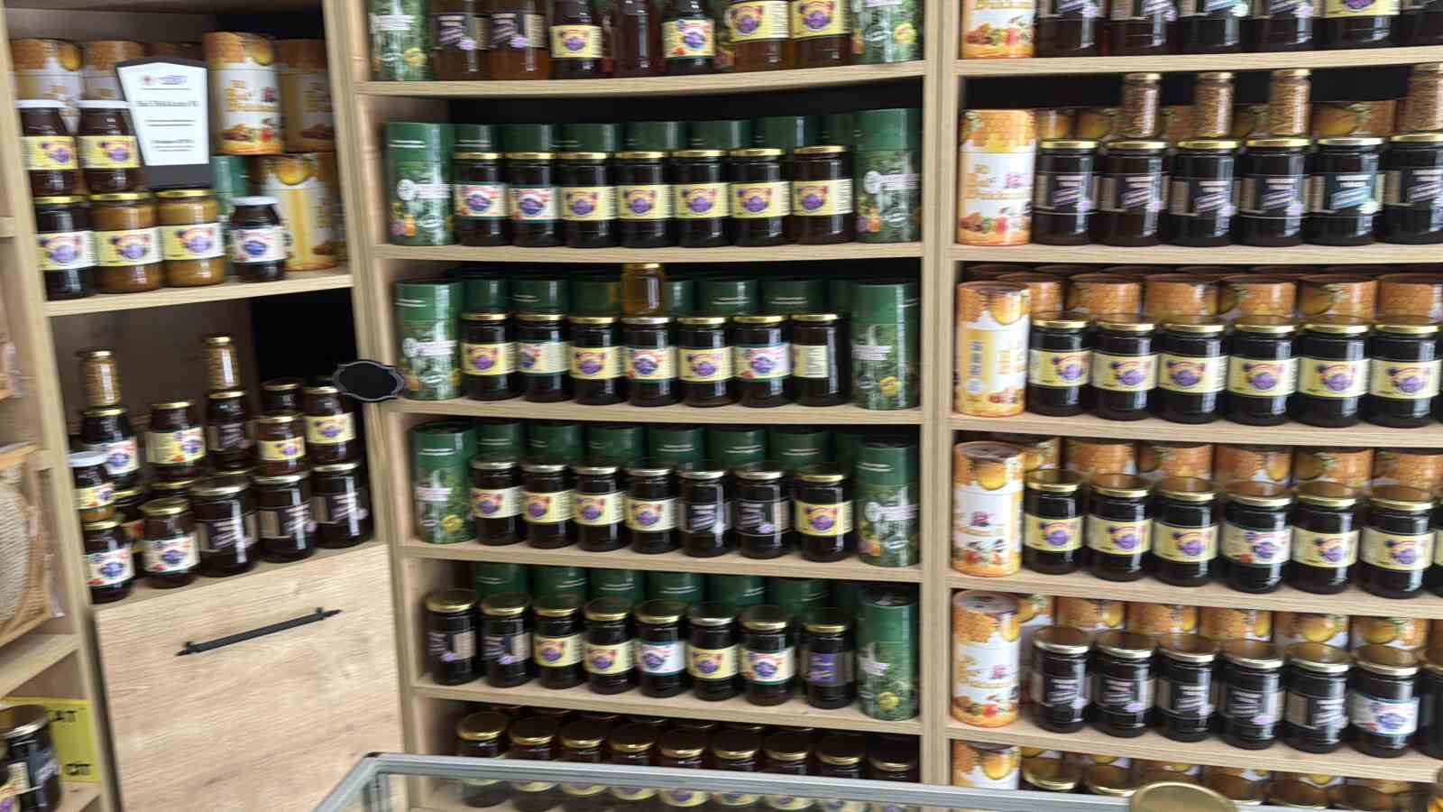 Bal &uuml;reticisi uyardı: "Balınız kışın donmuyorsa sahtedir"
