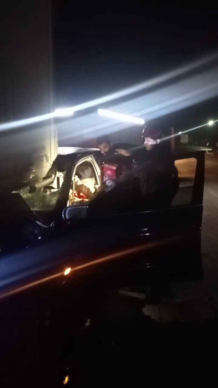 Bursa’da otomobil park halindeki tıra arkadan çarptı: 1 ağır yaralı