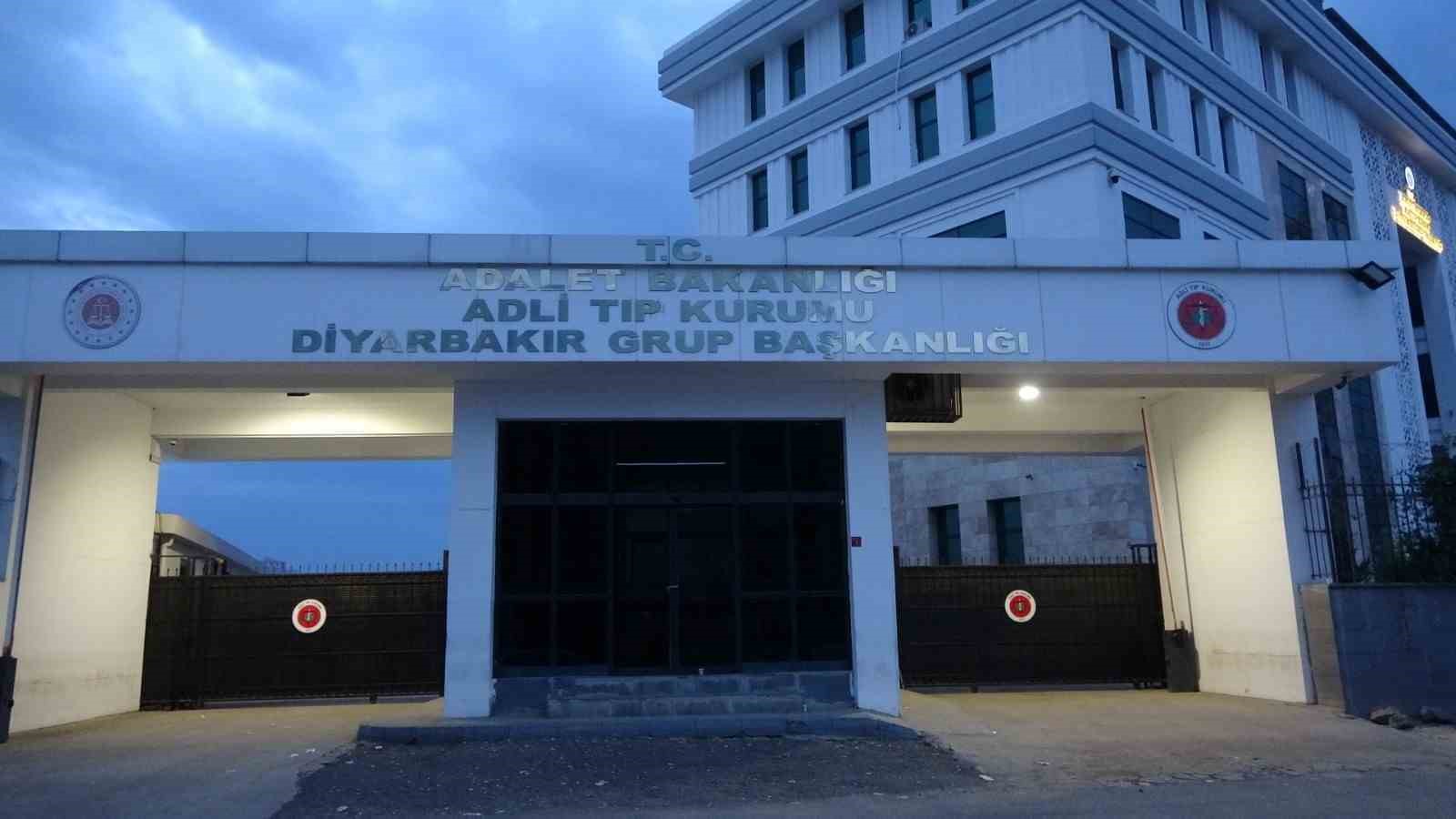 Diyarbakır&rsquo;da iki aile arasında silahlı kavga: 1 &ouml;l&uuml;, 1 yaralı
