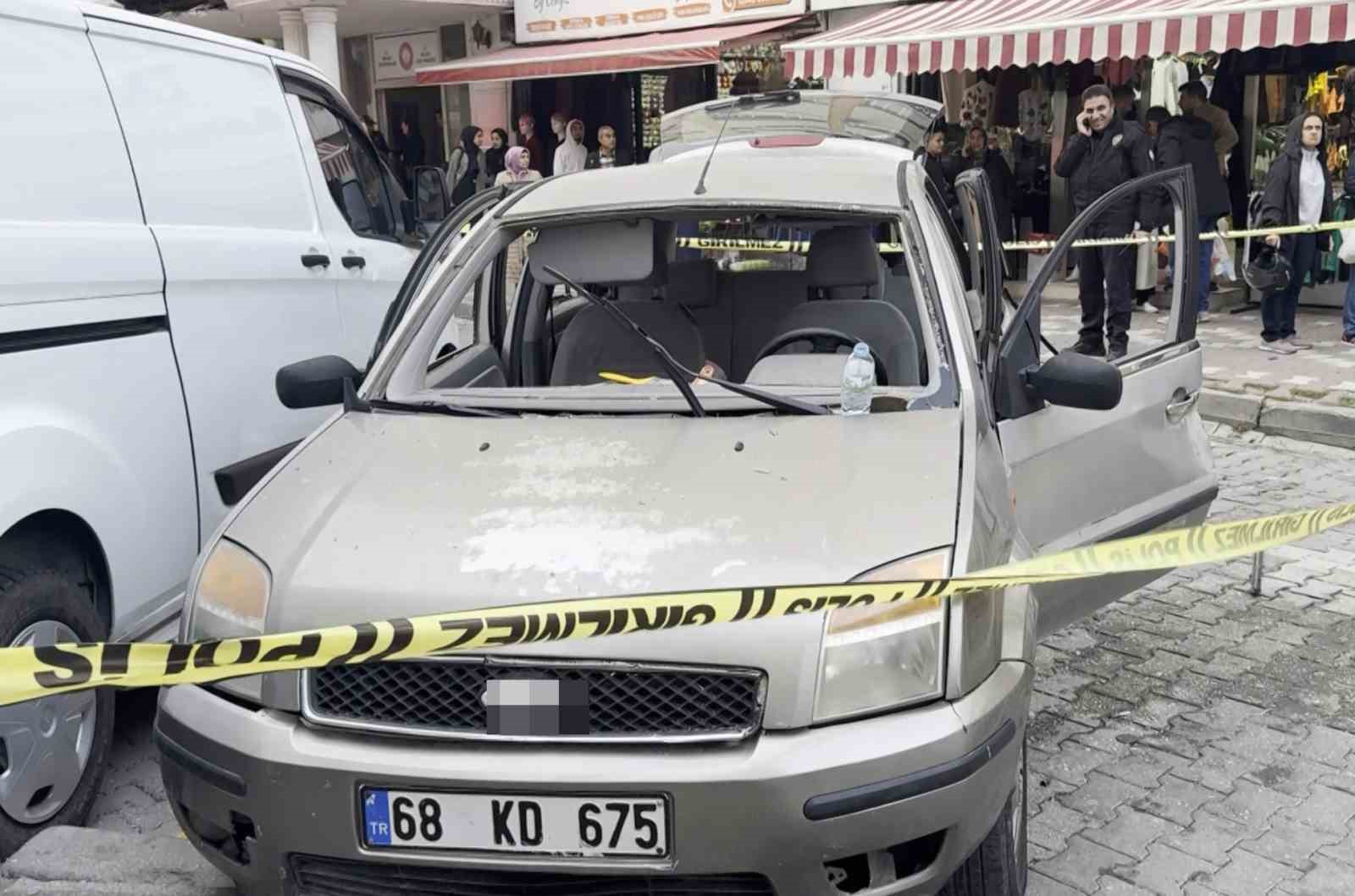 Araçtaki piknik tüpü bomba gibi patladı: 1 yaralı
