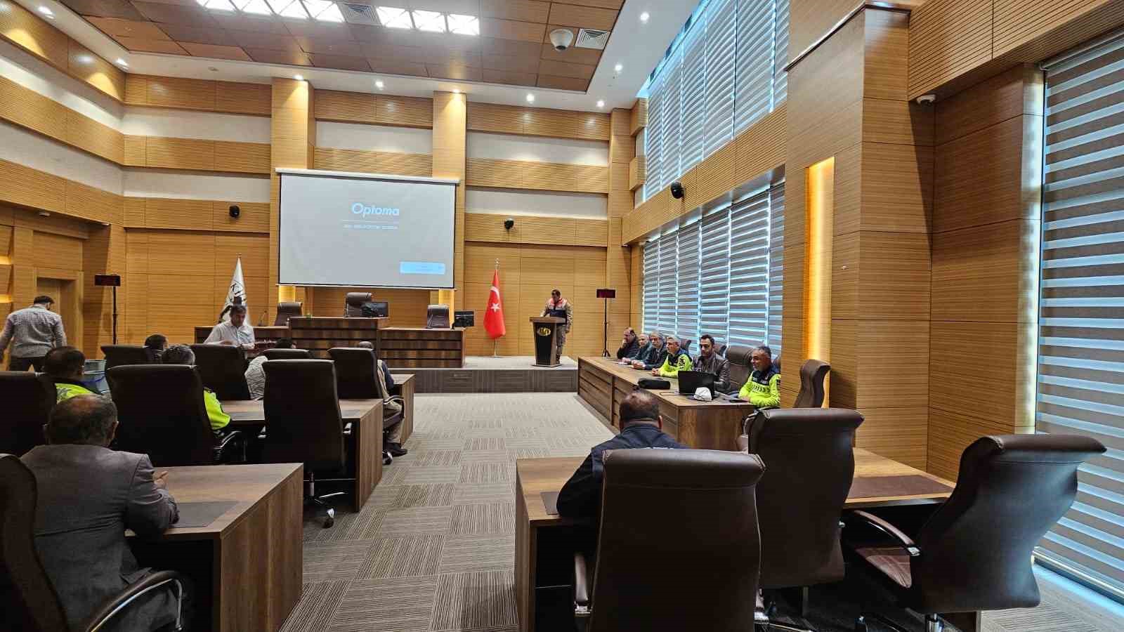 Kilis’te hafriyat taşıyan araçlara yönelik eğitim verildi