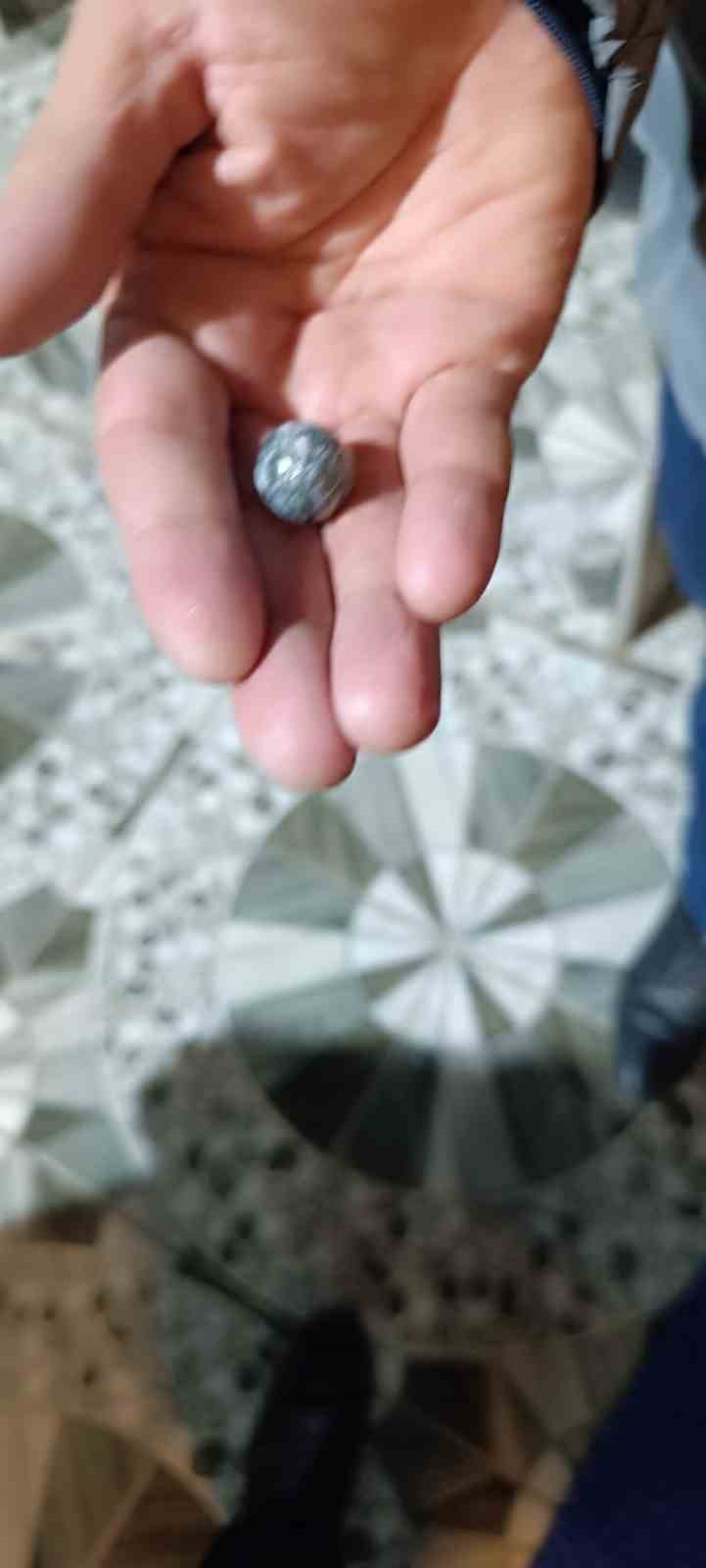 D&uuml;ğ&uuml;nde boğazına şeker ka&ccedil;an &ccedil;ocuk, gazetecinin "Heimlich manevrası" uygulamasıyla kurtarıldı
