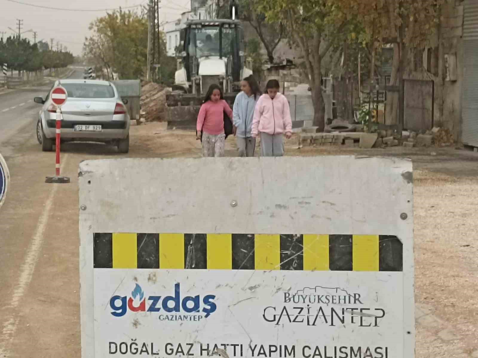 &Ccedil;evre yolunda doğalgaz &ccedil;alışması
