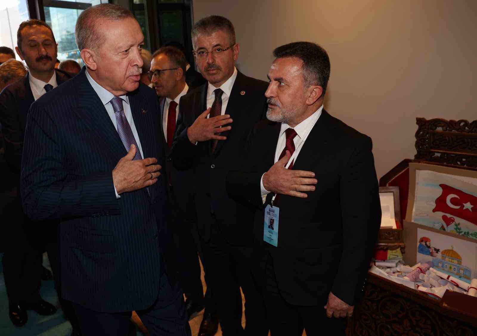 Adanalı &ccedil;ocukların "Kardeşlik Sandığı" Cumhurbaşkanı Erdoğan&rsquo;a takdim edildi
