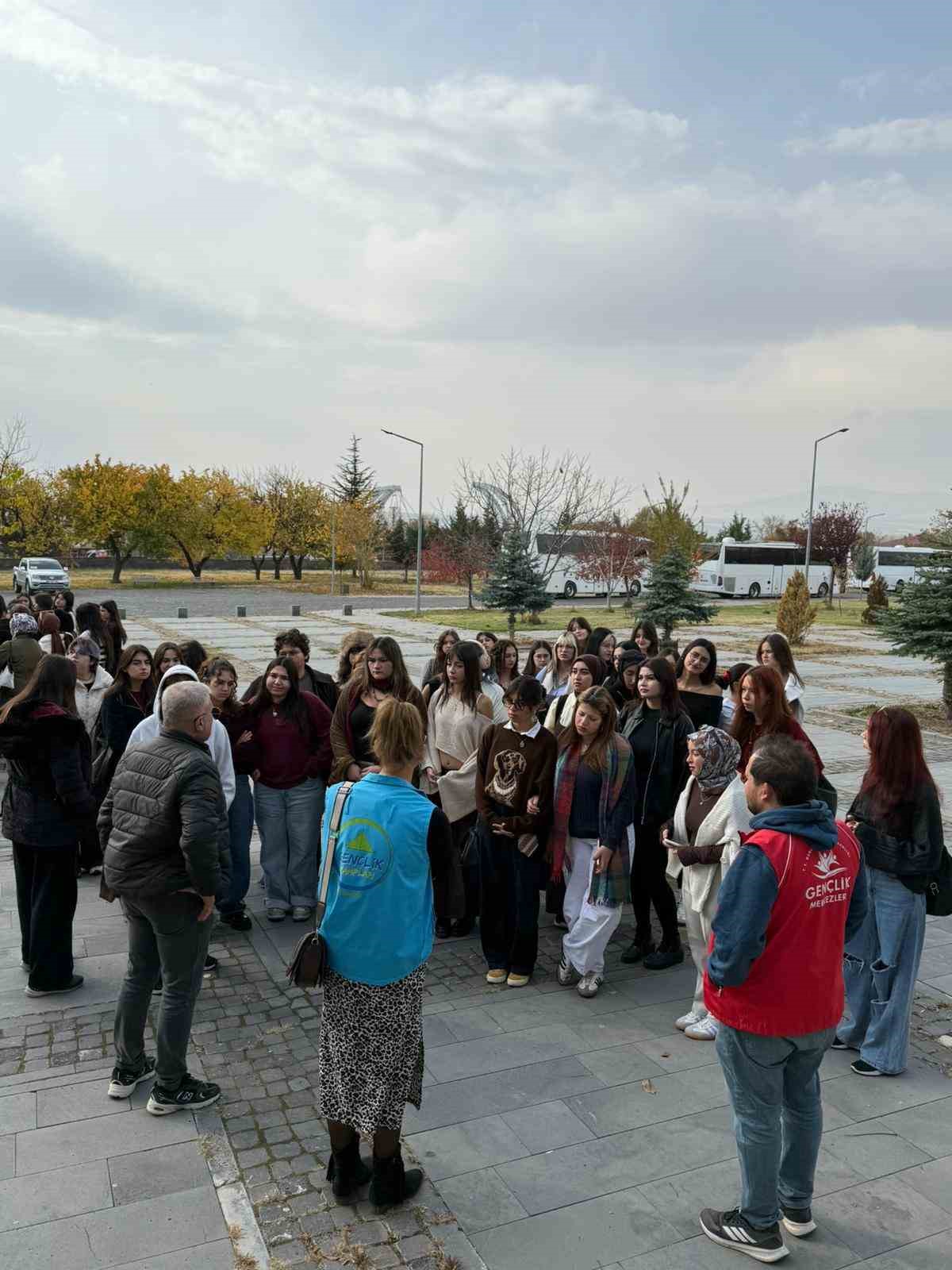 Muğlalı gençler medeniyet, tarih ve kültür kampı ile Bitlis ve Van’ı keşfetti
