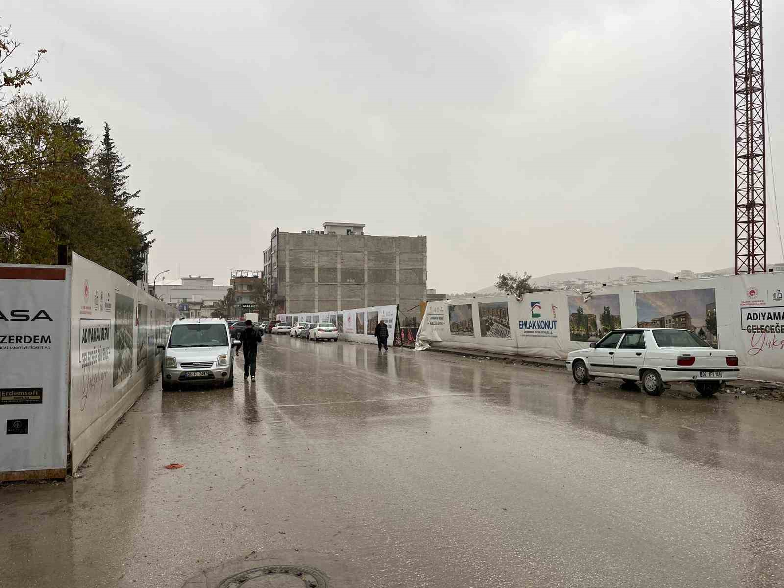 Besni’de sağanak yağış etkili oldu