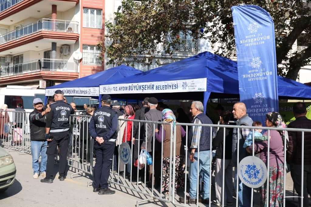 Aydın Büyükşehir kışlık fideleri Germencikliler ile buluşturdu
