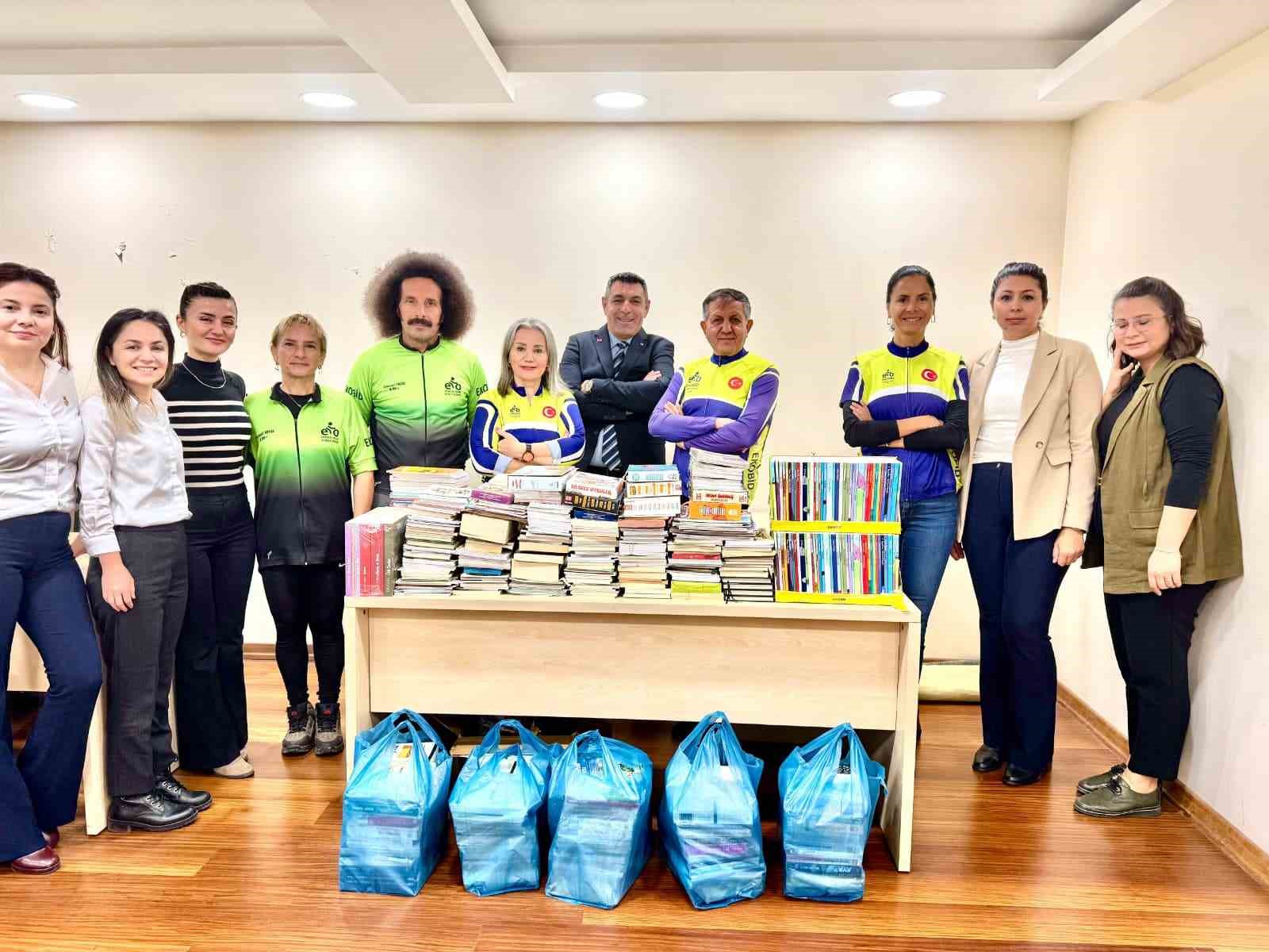 "Pedalla Kitap Götürüyoruz" kampanyasına destek