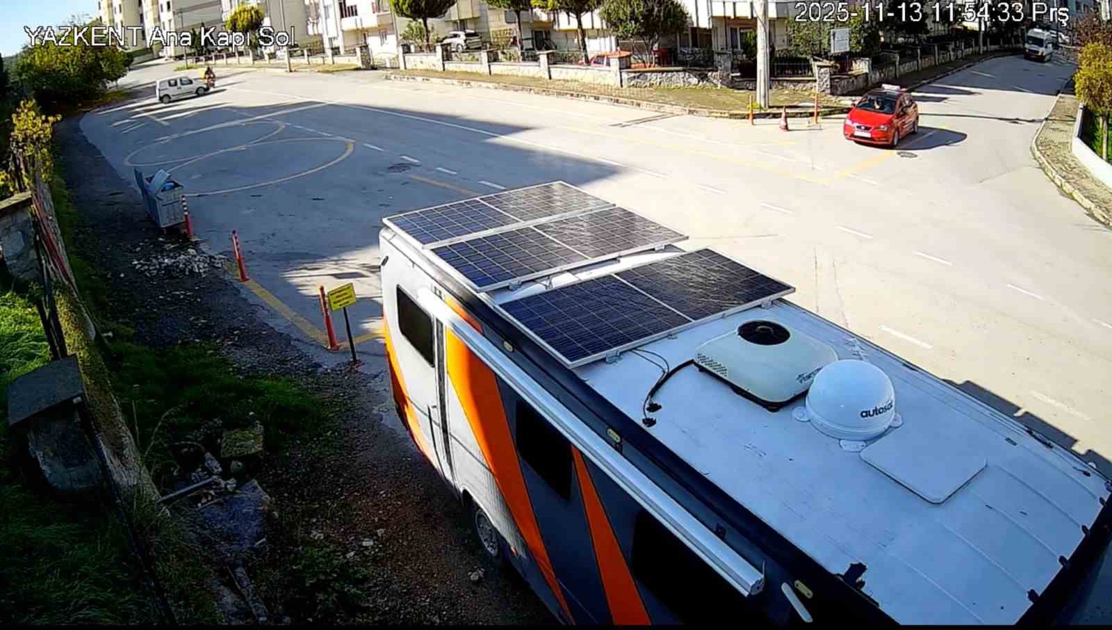 Bursa’da eğitim pistinde feci kaza...Ehliyetsiz genç kuryeye çarptı
