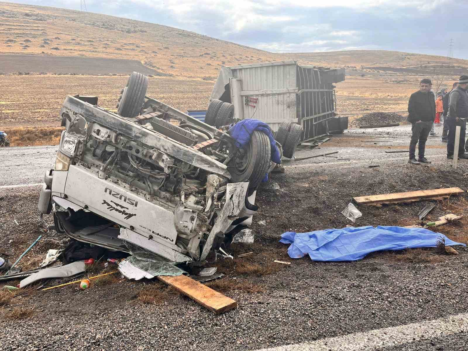 Kayseri&rsquo;de zincirleme kaza: &Ouml;l&uuml; ve yaralılar var
