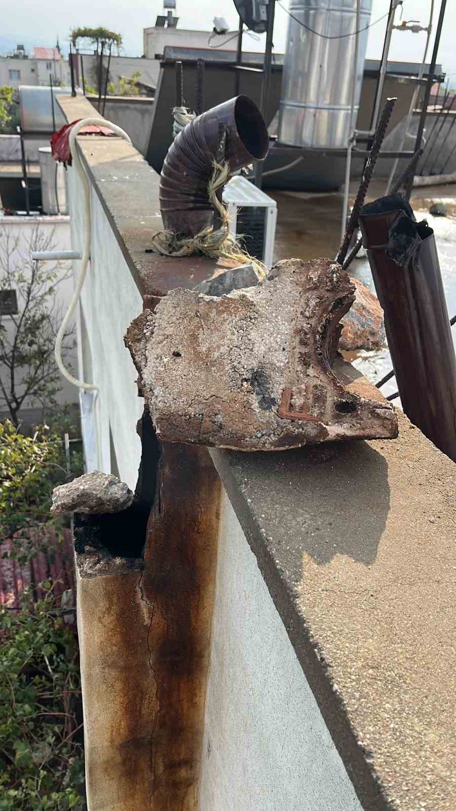 Osmaniye’de evin bacasına yıldırım düştü