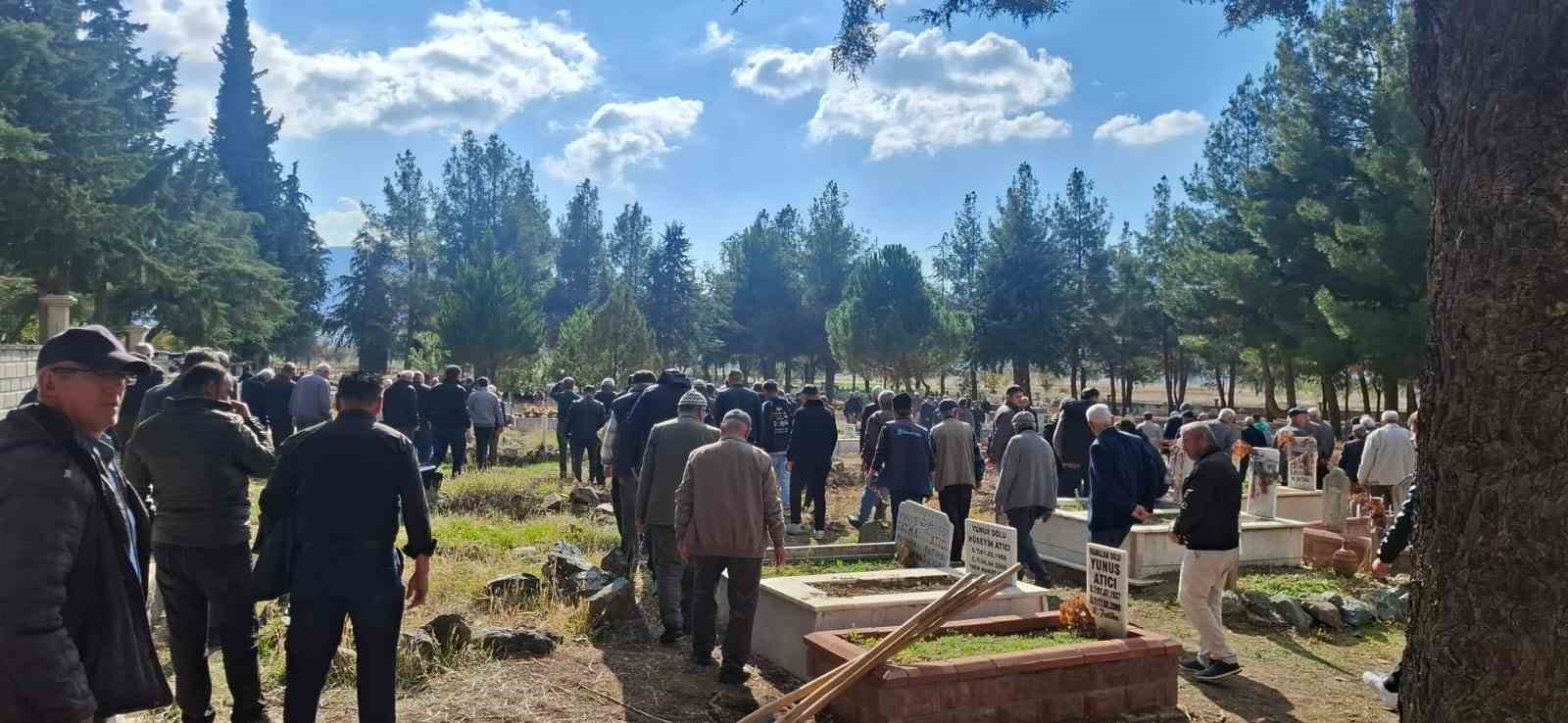 Burdur’da çıkan yangında  hayatını kaybeden yaşlı çift toprağa verildi