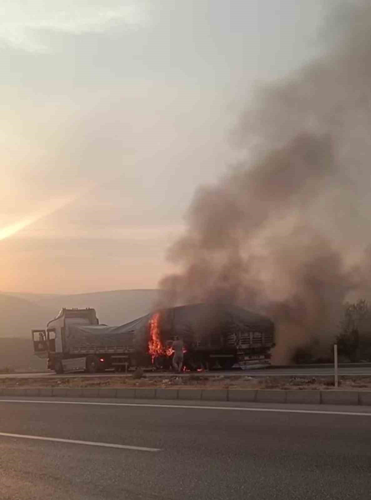 Mersin’de tırda çıkan yangın korkuttu