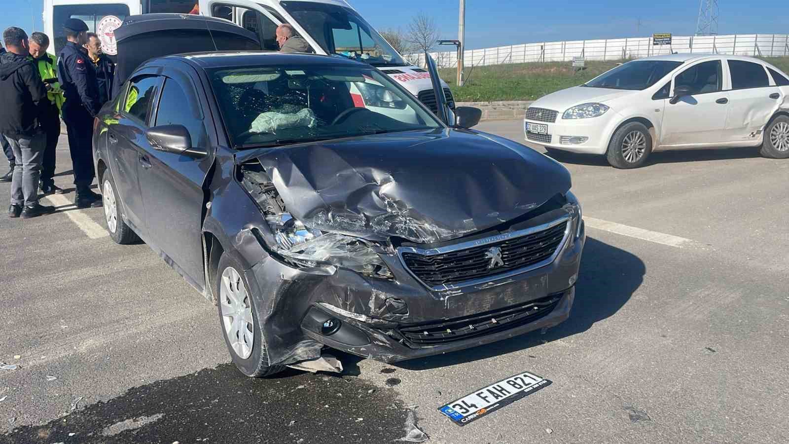 İpsala&rsquo;da iki otomobil &ccedil;arpıştı: 8 yaralı
