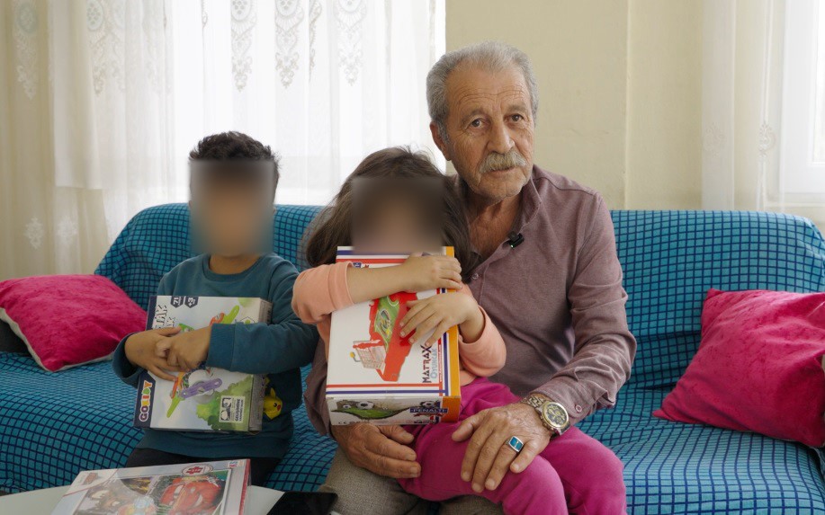 Üç torunuyla yaşadığı evden tahliye edilmek istenen dedeye iyi haber